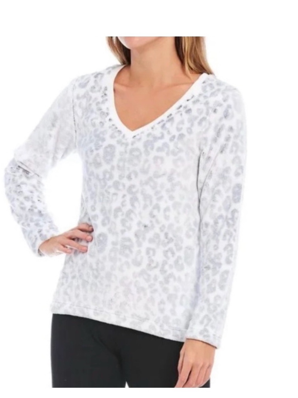 UGG Daisey Fleece White Leopard Print V
Neck Sweater cozy  Top M
